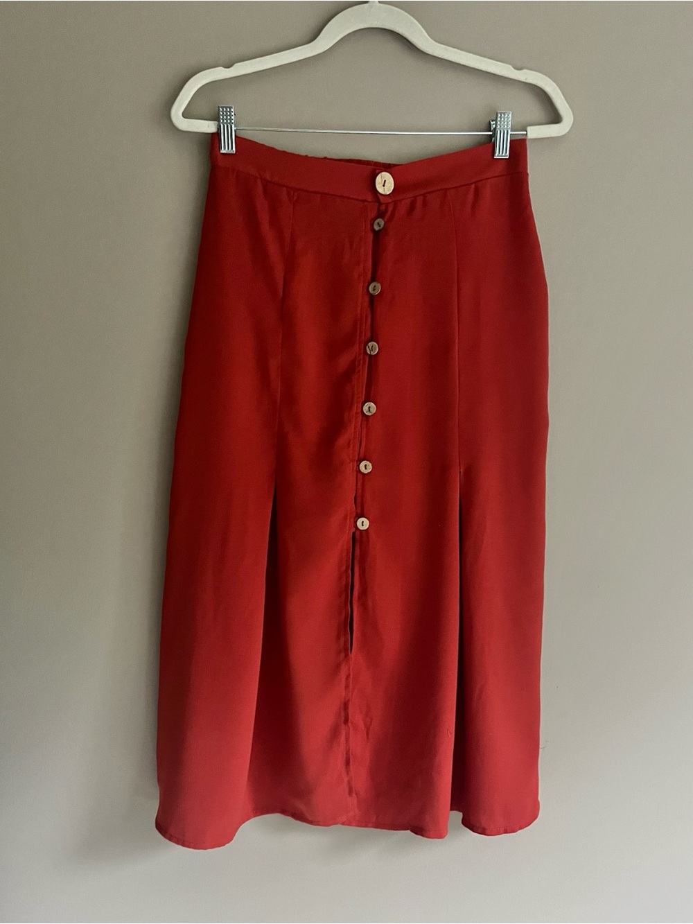 Haute Monde button-front elastic back midi skirt in red size medium